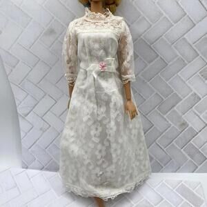Barbie Wedding Dresss White Lace Vintage Pink Flower V Hem 70’s